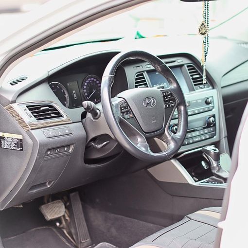 Подержанный Hyundai Sonata VII (LF), 2.0 л, 2015 в Шардже от MK Cars Серебристый цвет. Американская | AUTO.AE