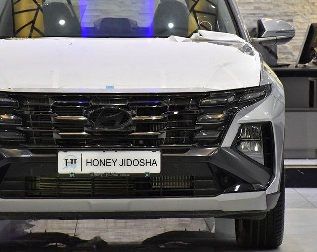 Новый Hyundai Tucson IV Рестайлинг, 1.5 л, 2025 в Шардже от Honey Gidosha Used Cars Tr. Серебристый цвет.  | AUTO.AE