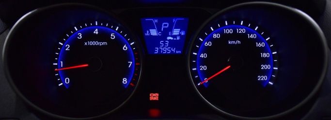 Подержанный Hyundai Tucson II, 2.4 л, 2014 в Шардже от Honey Gidosha Used Cars Tr. Серый цвет.  | AUTO.AE