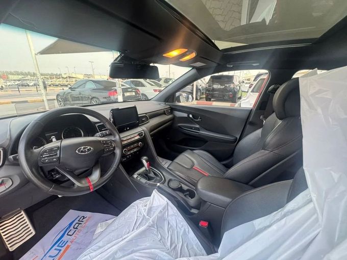 Подержанный Hyundai Veloster II, 1.6 л, 2019 в Шардже от Nour Alnukhba Motors Красный цвет. GCC | AUTO.AE