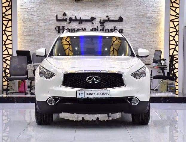 Подержанный Infiniti QX70, 3.7 л, 2017 в Шардже от Honey Gidosha Used Cars Tr. Белый цвет.  | AUTO.AE