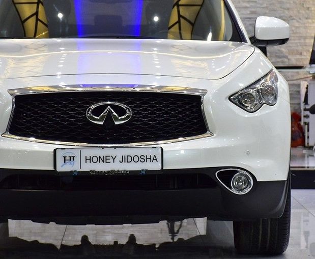 Подержанный Infiniti QX70, 3.7 л, 2017 в Шардже от Honey Gidosha Used Cars Tr. Белый цвет.  | AUTO.AE
