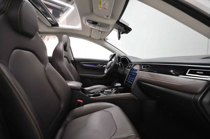 Подержанный JAC J7 I, 1.5 л, 2023 в Шардже от Al Qassem Cars Trading Белый цвет. GCC | AUTO.AE