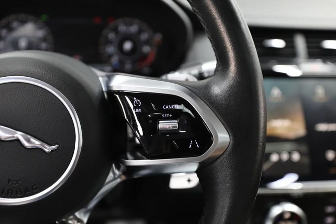 Подержанный Jaguar E-Pace I Рестайлинг, 2.0 л, 2021 в Шардже от Al Qassem Cars Trading Красный цвет. GCC | AUTO.AE