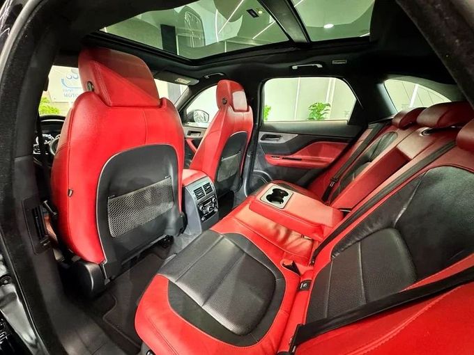 Used Jaguar F-Pace I, 3.0 l, 2018 in Sharjah by Ayoon Alhoot Motors, Black color. GCC Specs | AUTO.AE