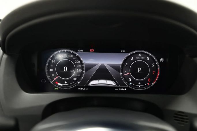 Подержанный Jaguar F-Pace I, 2.0 л, 2020 в Шардже от Al Qassem Cars Trading Серебристый цвет. GCC | AUTO.AE