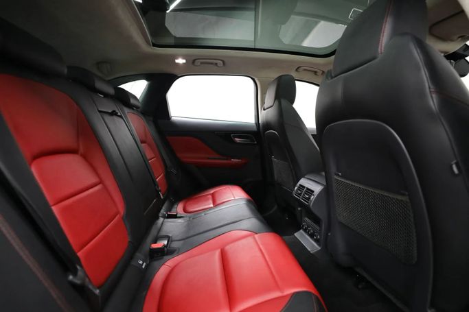 Подержанный Jaguar F-Pace I, 2.0 л, 2020 в Шардже от Al Qassem Cars Trading Серебристый цвет. GCC | AUTO.AE