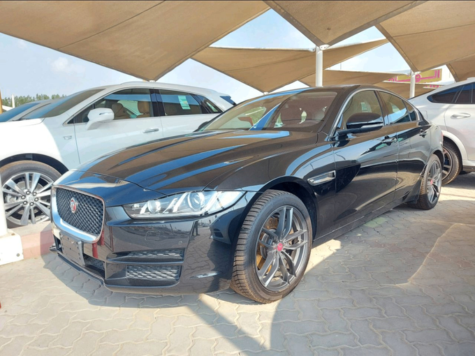 Подержанный Jaguar XF II, 2.0 л, 2017 в Шардже от MK Cars Черный цвет. Американская | AUTO.AE