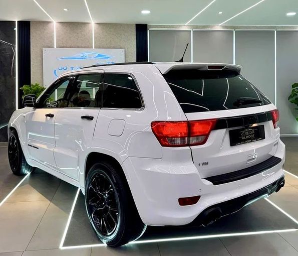 Used Jeep Grand Cherokee SRT IV (WK2) Facelift, 6.4 l, 2014 in Sharjah by Ayoon Alhoot Motors, White color. GCC Specs | AUTO.AE