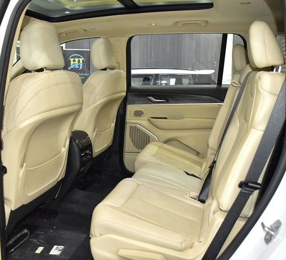 Подержанный Jeep Grand Cherokee L V (WL), 3.6 л, 2021 в Шардже от Honey Gidosha Used Cars Tr. Белый цвет.  | AUTO.AE