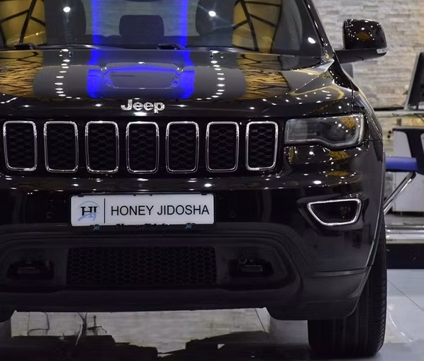 Used Jeep Grand Cherokee IV (WK2) Facelift, 3.6 l, 2018 in Sharjah by Honey Gidosha Used Cars Tr., Black color.  | AUTO.AE