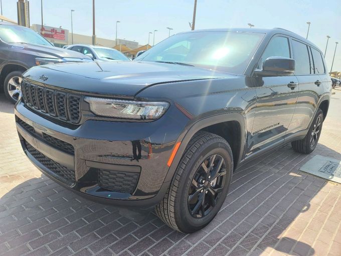 Подержанный Jeep Grand Cherokee V (WL), 3.6 л, 2024 в Шардже от MK Cars Черный цвет. Американская | AUTO.AE