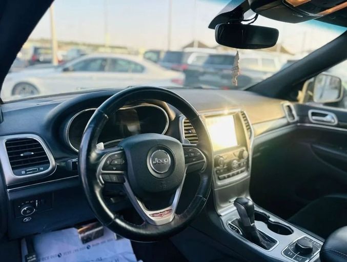 Used Jeep Grand Cherokee IV (WK2) Facelift, 5.7 l, 2017 in Sharjah by Nour Alnukhba Motors, Black color. American Specs | AUTO.AE