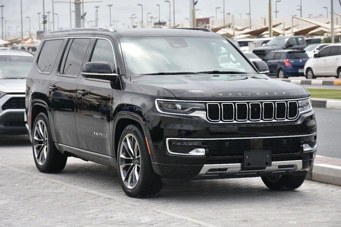 Подержанный Jeep Wagoneer Grand WS, 3.0 л, 2023 в Шардже от Alfaris Used Cars Черный цвет.  | AUTO.AE