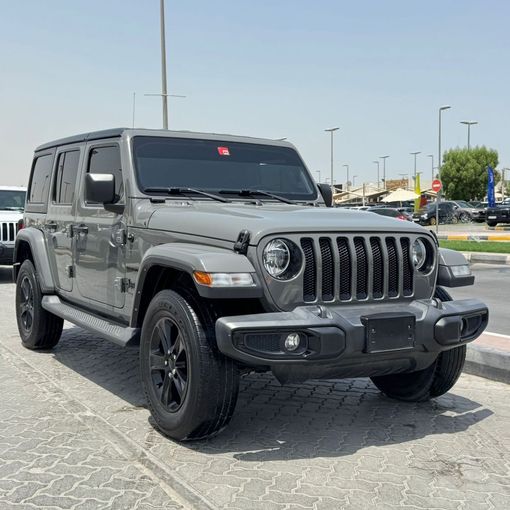 Подержанный Jeep Wrangler IV (JL), 3.6 л, 2022 в Шардже от Alfaris Used Cars Серый цвет.  | AUTO.AE