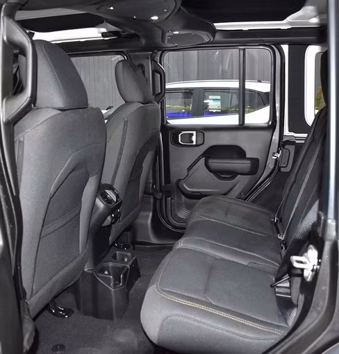 Новый Jeep Wrangler IV (JL) Рестайлинг, 2.0 л, 2025 в Шардже от Honey Gidosha Used Cars Tr. Серый цвет.  | AUTO.AE