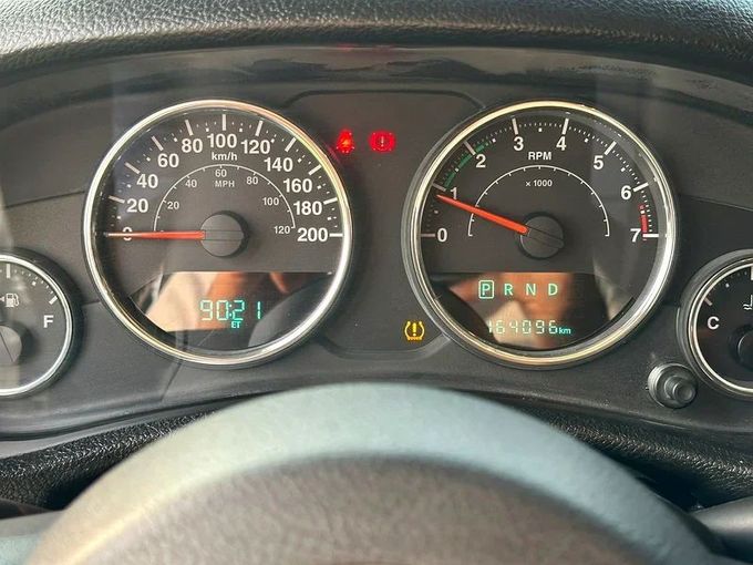 Used Jeep Wrangler III (JK), 3.6 l, 2015 in Sharjah by Ahmad alkhodari Motors, Silver color. GCC Specs | AUTO.AE
