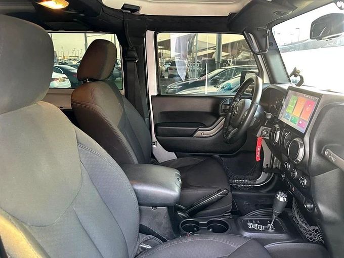 Used Jeep Wrangler III (JK), 3.6 l, 2015 in Sharjah by Ahmad alkhodari Motors, Silver color. GCC Specs | AUTO.AE