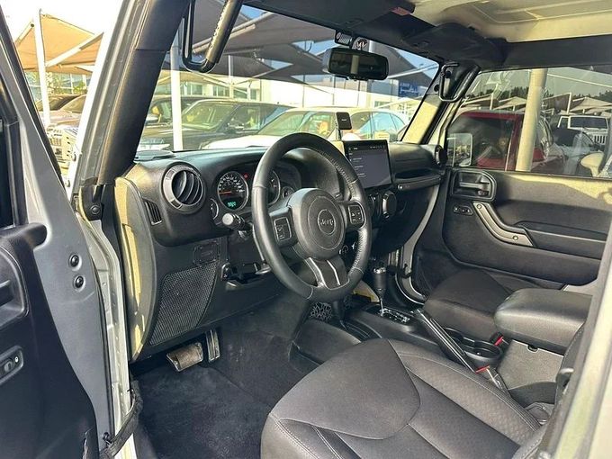 Used Jeep Wrangler III (JK), 3.6 l, 2015 in Sharjah by Ahmad alkhodari Motors, Silver color. GCC Specs | AUTO.AE