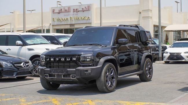 Подержанный Jetour T2, 2.0 л, 2025 в Шардже от Alnujoom Al Malakiah Used Cars Черный цвет. GCC | AUTO.AE