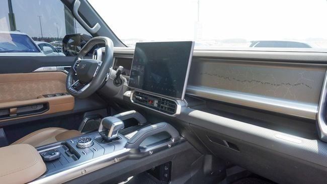 Подержанный Jetour T2, 2.0 л, 2025 в Шардже от Alnujoom Al Malakiah Used Cars Черный цвет. GCC | AUTO.AE