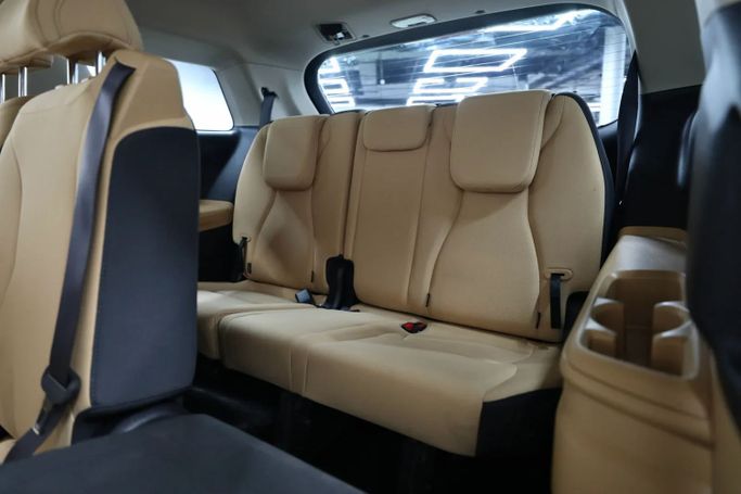 Подержанный Kia Carnival IV, 3.5 л, 2022 в Шардже от Al Qassem Cars Trading Белый цвет. GCC | AUTO.AE