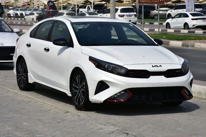 Подержанный Kia Forte III Рестайлинг, 1.6 л, 2024 в Шардже от Alfaris Used Cars Белый цвет.  | AUTO.AE