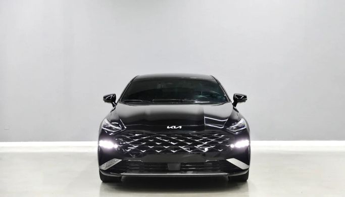 Подержанный Kia K8 I, 3.5 л, 2022 в Шардже от Al Qassem Cars Trading Черный цвет. Корейская | AUTO.AE