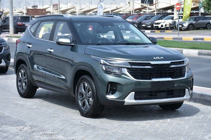 Новый Kia Seltos I, 1.6 л, 2025 в Шардже от Alfaris Used Cars Зеленый цвет.  | AUTO.AE