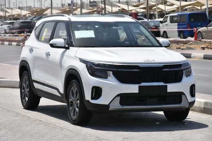 Новый Kia Seltos I Рестайлинг, 1.6 л, 2025 в Шардже от Alfaris Used Cars Белый цвет.  | AUTO.AE