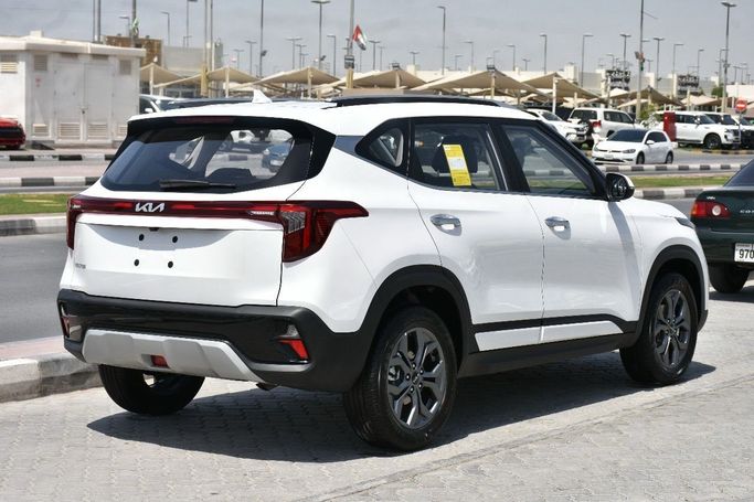 جديدة Kia Seltos أنا شد الوجه, 1.6 l, 2025 في في الشارقة من Alfaris Used Cars، اللون أبيض.  | AUTO.AE