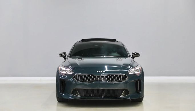 Подержанный Kia Stinger I Рестайлинг, 2.5 л, 2022 в Шардже от Al Qassem Cars Trading Зеленый цвет. Американская | AUTO.AE