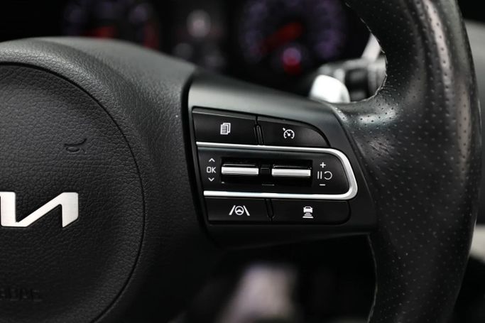 Подержанный Kia Stinger I Рестайлинг, 2.5 л, 2022 в Шардже от Al Qassem Cars Trading Зеленый цвет. Американская | AUTO.AE