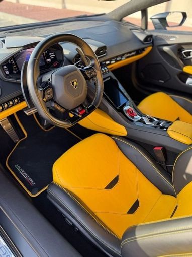 Подержанный Lamborghini Huracán, 5.2 л, 2021 в Шардже от Alnujoom Al Malakiah Used Cars Черный цвет. GCC | AUTO.AE