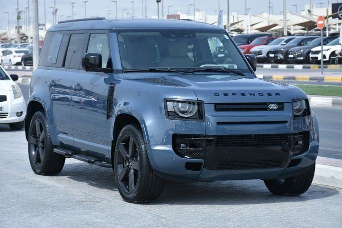 Подержанный Land Rover Defender 110 II, 3.0 л, 2023 в Шардже от Alfaris Used Cars Синий цвет.  | AUTO.AE