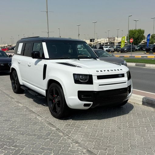 Подержанный Land Rover Defender 110 II, 3.0 л, 2023 в Шардже от Alfaris Used Cars Белый цвет.  | AUTO.AE