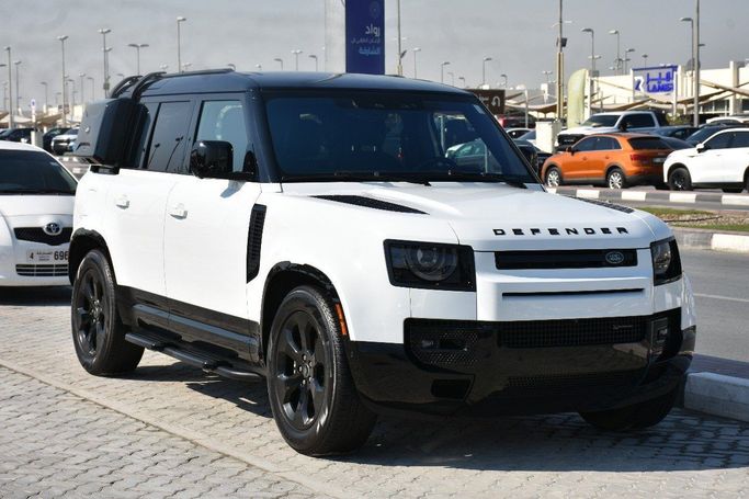 Подержанный Land Rover Defender 110 II, 3.0 л, 2022 в Шардже от Alfaris Used Cars Белый цвет.  | AUTO.AE