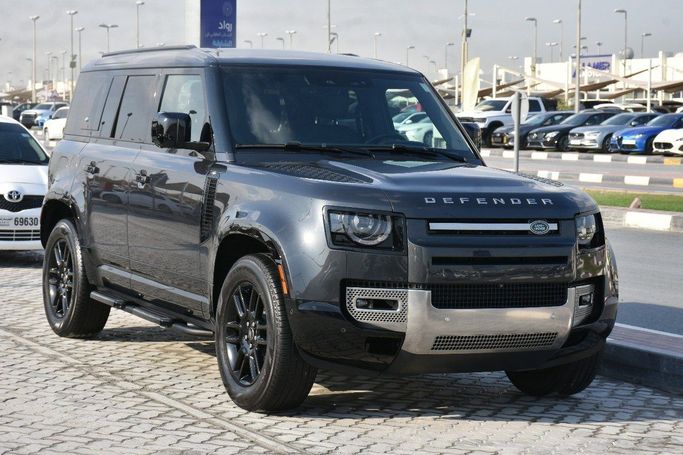 Подержанный Land Rover Defender 110 II, 3.0 л, 2023 в Шардже от Alfaris Used Cars Черный цвет.  | AUTO.AE