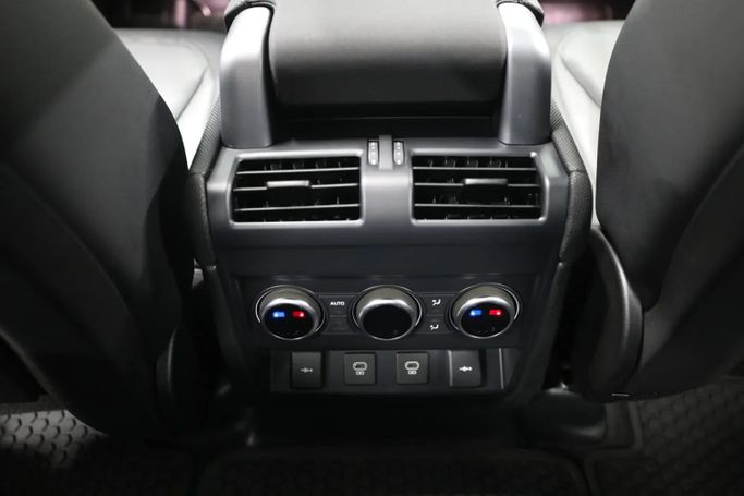 Подержанный Land Rover Defender 130 II, 3.0 л, 2021 в Шардже от Al Qassem Cars Trading Золотистый цвет. Американская | AUTO.AE