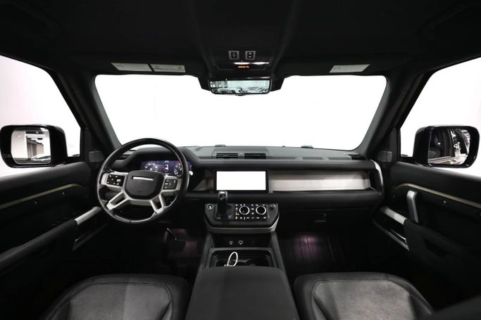 Подержанный Land Rover Defender 130 II, 3.0 л, 2021 в Шардже от Al Qassem Cars Trading Золотистый цвет. Американская | AUTO.AE