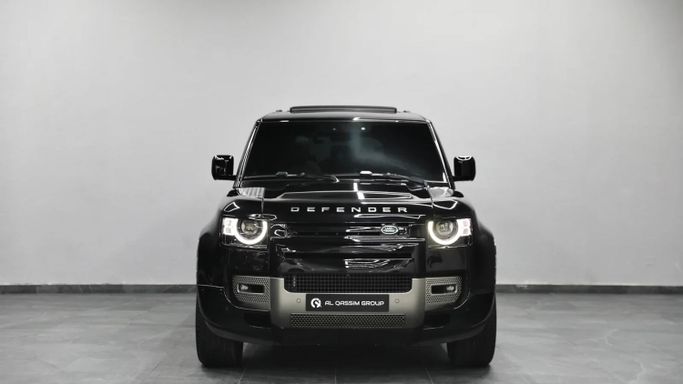 Подержанный Land Rover Defender 130 II, 3.0 л, 2024 в Шардже от Al Qassem Cars Trading Черный цвет. Корейская | AUTO.AE