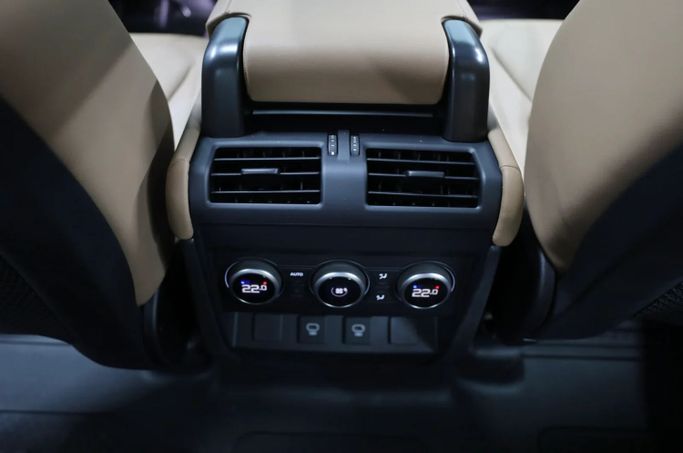 Новый Land Rover Defender 130 II, 3.0 л, 2025 в Шардже от Al Qassem Cars Trading Серый цвет. GCC | AUTO.AE