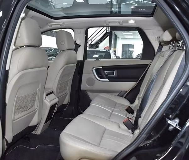Подержанный Land Rover Discovery Sport I, 2.0 л, 2018 в Шардже от Honey Gidosha Used Cars Tr. Черный цвет.  | AUTO.AE