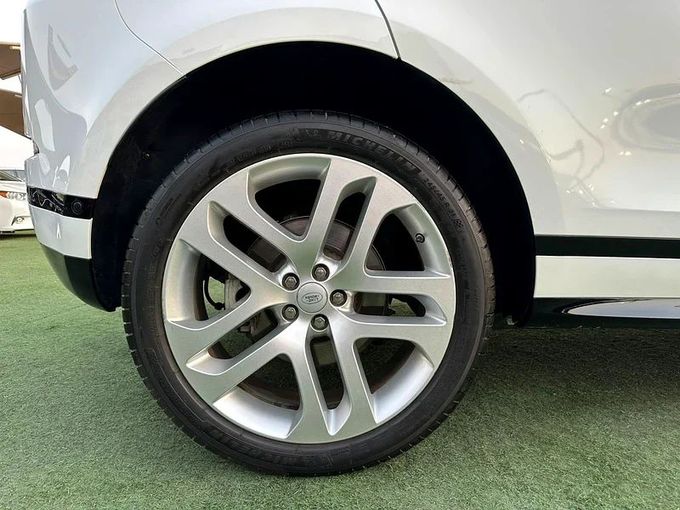 Used Land Rover Range Rover Evoque P300 II, 2.0 l, 2020 in Sharjah by Ahmad alkhodari Motors, White color. GCC Specs | AUTO.AE