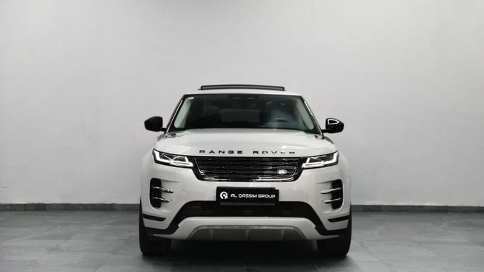 Новый Land Rover Range Rover Evoque P250 II Рестайлинг, 2.0 л, 2024 в Шардже от Al Qassem Cars Trading Серый цвет. Корейская | AUTO.AE