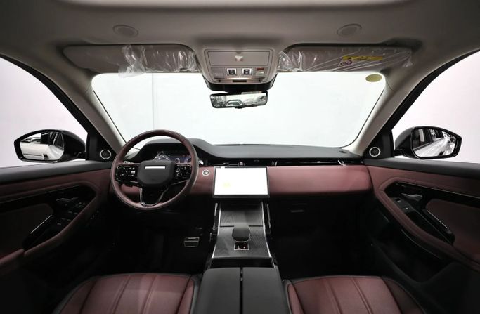Новый Land Rover Range Rover Evoque P250 II Рестайлинг, 2.0 л, 2024 в Шардже от Al Qassem Cars Trading Серый цвет. Корейская | AUTO.AE