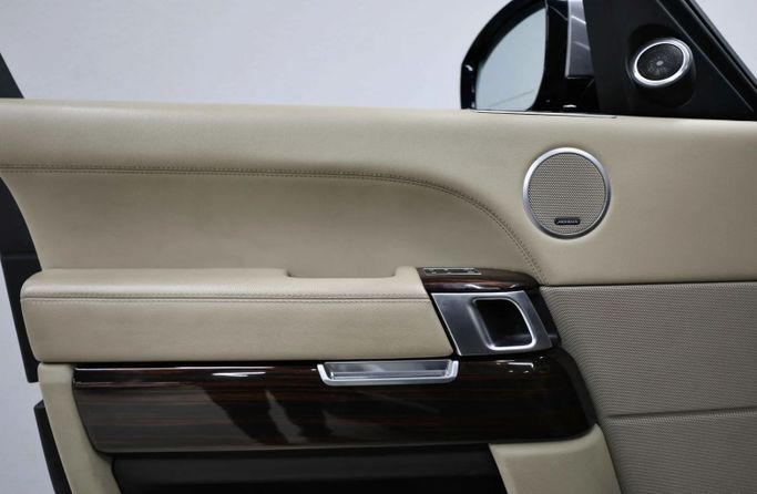 Подержанный Land Rover Range Rover Evoque P290 I Рестайлинг, 2.0 л, 2017 в Шардже от Al Qassem Cars Trading Черный цвет. GCC | AUTO.AE