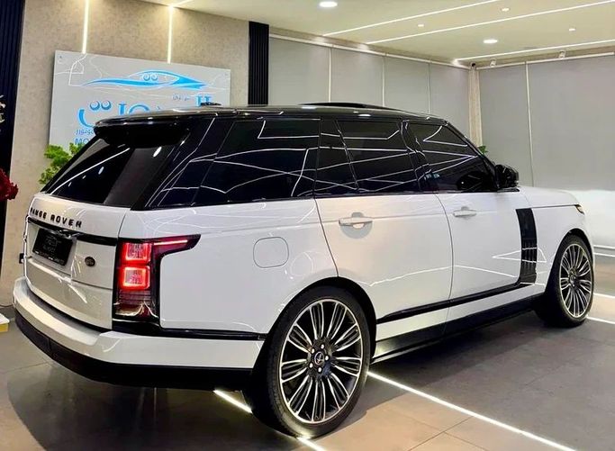 Подержанный Land Rover Range Rover IV, 5.0 л, 2016 в Шардже от Ayoon Alhoot Motors Белый цвет. GCC | AUTO.AE