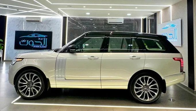 Used Land Rover Range Rover IV, 5.0 l, 2015 in Sharjah by Ayoon Alhoot Motors, Golden color. GCC Specs | AUTO.AE