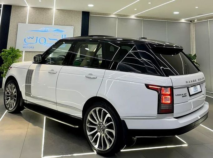 Подержанный Land Rover Range Rover IV Рестайлинг, 5.0 л, 2017 в Шардже от Ayoon Alhoot Motors Белый цвет. GCC | AUTO.AE